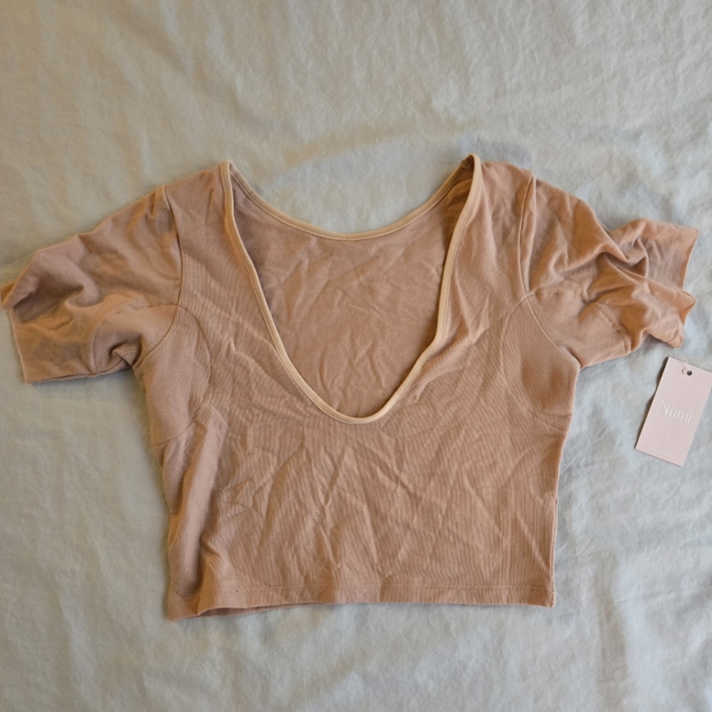 Numi NWT Crop Undershirt sz S Toffee sz S